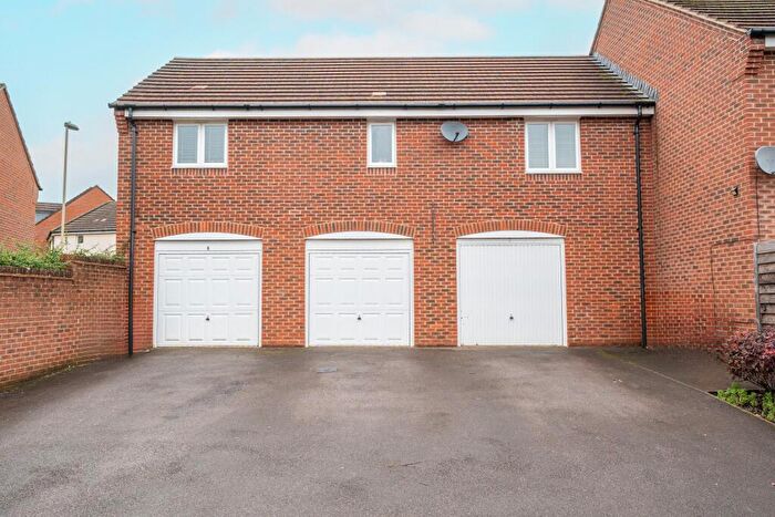 2 Bedroom Coach House For Sale In Masham Walk, Andover, SP11