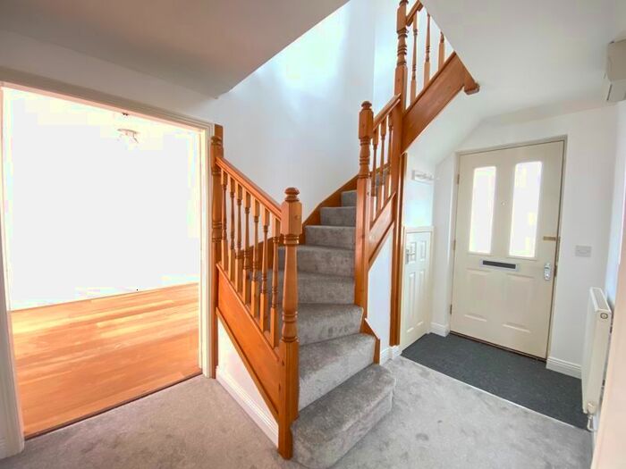 3 Bedroom Terraced House To Rent In Hornchurch Road, Bowerhill