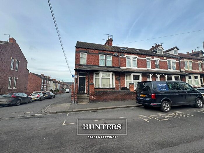 1 Bedroom Flat To Rent In Healdfield Road, Castleford, WF10