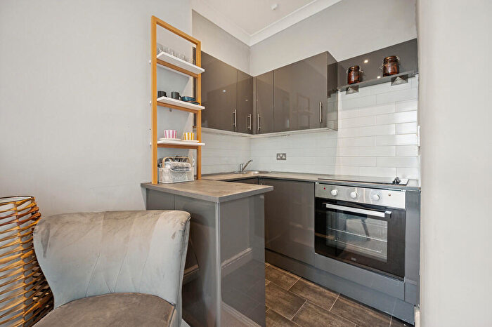 1 Bedroom Apartment For Sale In /, Laurel Place, Thornwood, G11