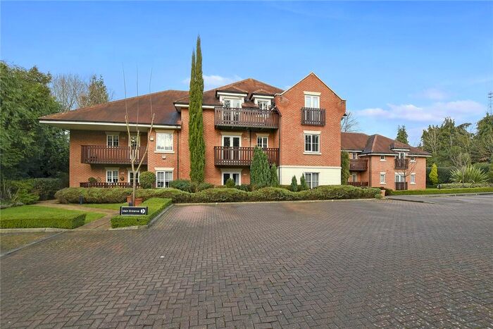 3 Bedroom Flat To Rent In Eastbury Avenue, Northwood, Middlesex, HA6