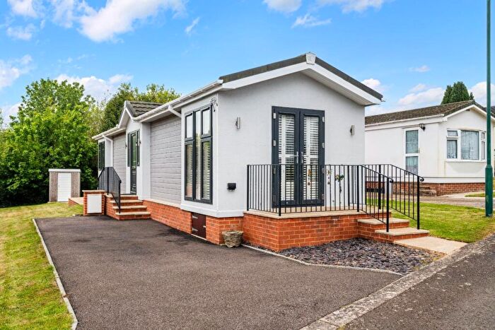 1 Bedroom Park Home For Sale In Holly Lodge, Lower Kingswood, Tadworth, KT20