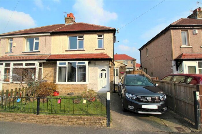 3 Bedroom Semi-Detached House For Sale In Ridgeway, Wrose, Shipley, BD18