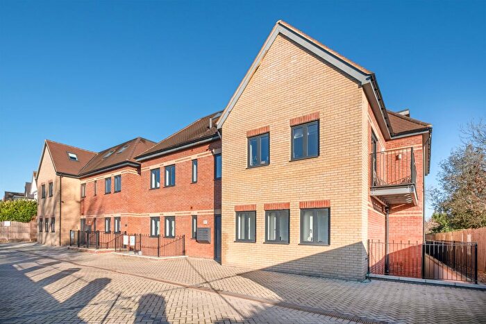 1 Bedroom Flat For Sale In Gunnersbury Avenue, Ealing, W5