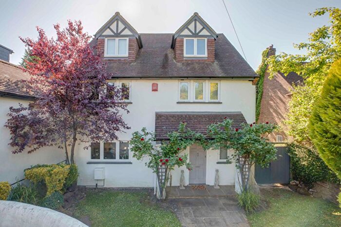 5 Bedroom Detached House For Sale In Amersham Road, High Wycombe, HP13