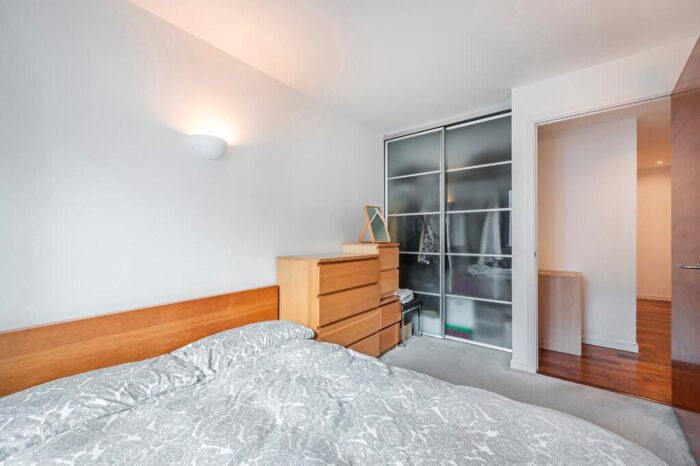 2 Bedroom Flat For Sale In Gainsborough Studios North, Poole Street, N1