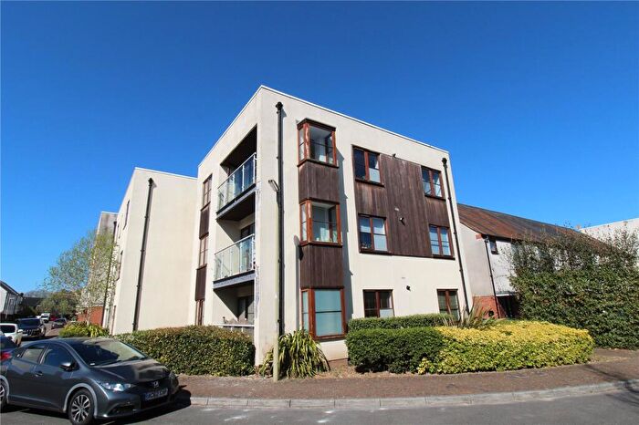 2 Bedroom Flat For Sale In Northbrook Crescent, Basingstoke, Hampshire, RG24