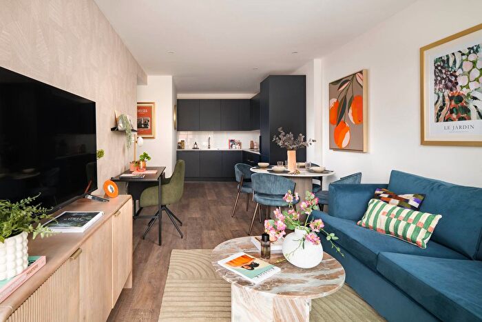1 Bedroom Flat For Sale In Chelsea Botanica, Watermeadow Lane, SW6