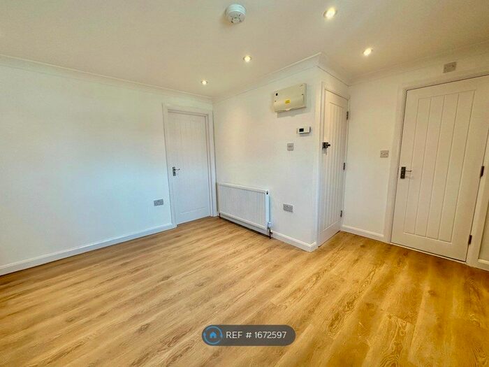 2 Bedroom Flat To Rent In Middleton Avenue, Greenford, UB6