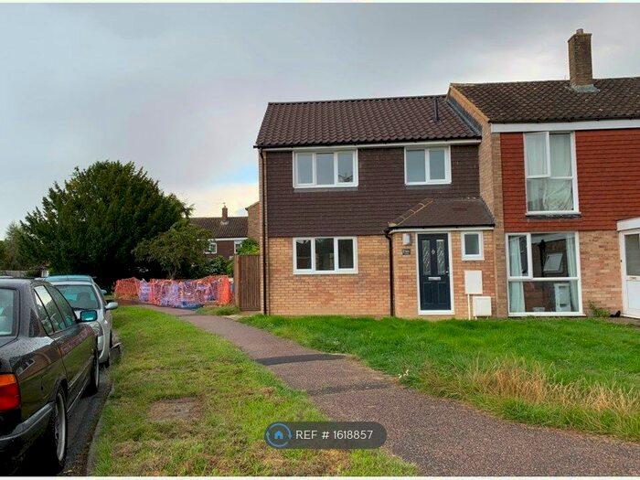 3 Bedroom End Of Terrace House To Rent In Fairway, Copthorne, Crawley, RH10