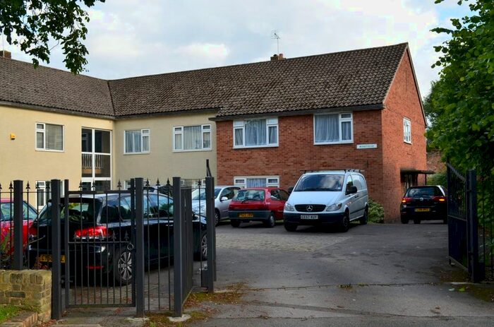 2 Bedroom Maisonette To Rent In The Green, London, N21