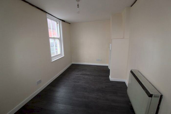 1 Bedroom Flat To Rent In Salisbury Street, Blandford Forum, DT11
