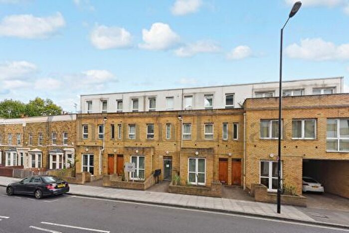 2 Bedroom Flat To Rent In Helion Court, London, E14