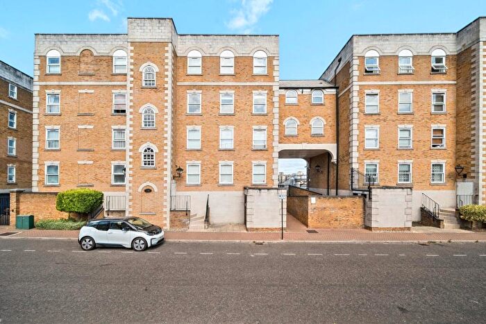 3 Bedroom Flat For Sale In Rotherhithe Street, London, SE16