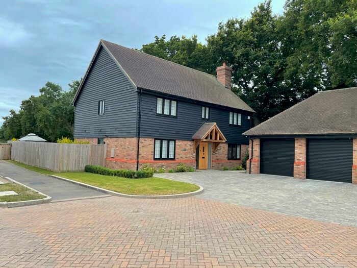 5 Bedroom Detached House For Sale In High Oaks, Newington, ME9