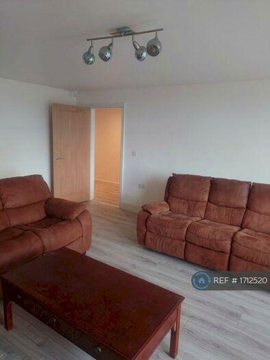 3 Bedroom Semi-Detached House To Rent In Park Drive, Bradford, BD9