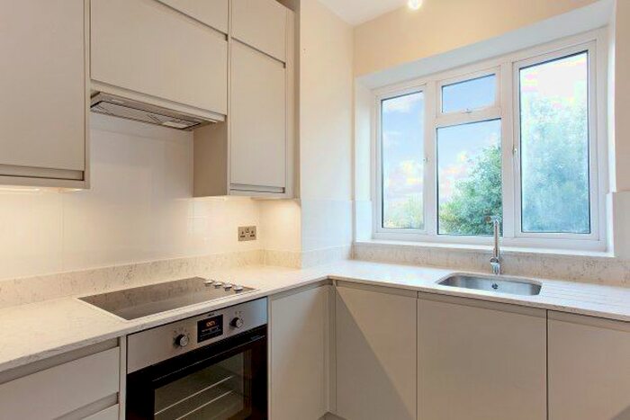 2 Bedroom Flat To Rent In Baskerville Road, London, SW18