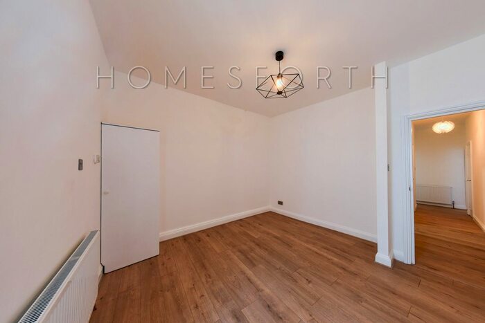 2 Bedroom Flat To Rent In Sylvester Path, Hackney, E8