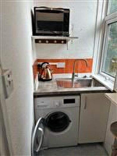 1 Bedroom Studio To Rent In Flat, Brudenell Road, LS6
