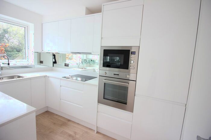 2 Bedroom Maisonette To Rent In Heath View, London, N2