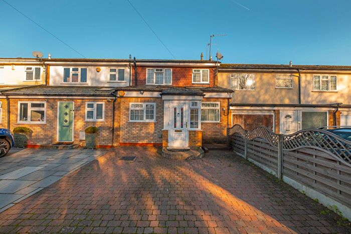 4 Bedroom Terraced House For Sale In Fairlawn Close, Feltham, TW13