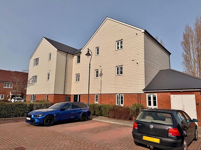 2 Bedroom Flat For Sale In Priors Orchard, Southbourne, PO10