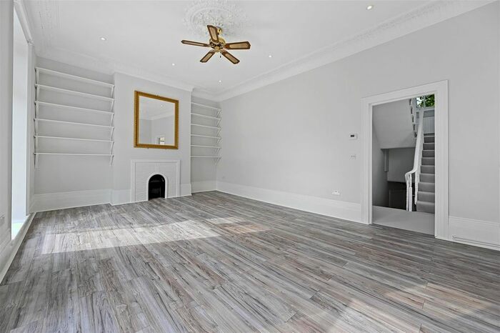 3 Bedroom Maisonette To Rent In Shepherds Bush Road, London, W6