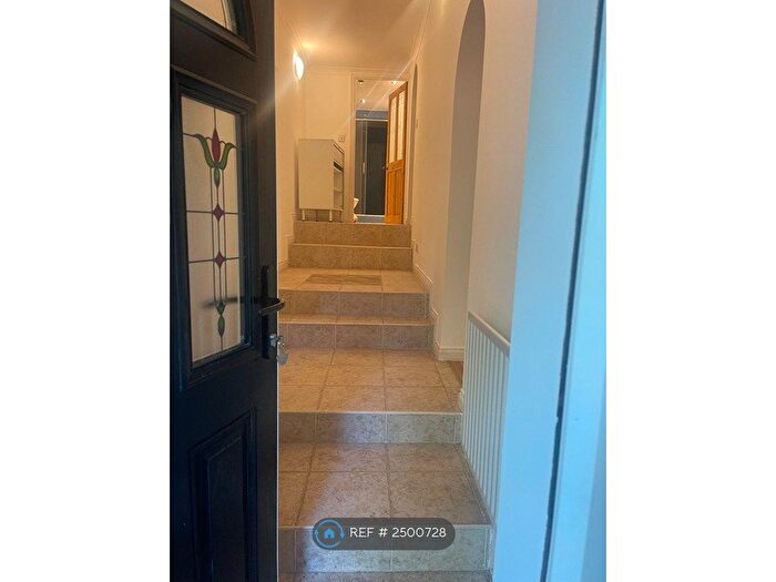 2 Bedroom Flat To Rent In South Croydon, South Croydon, CR2