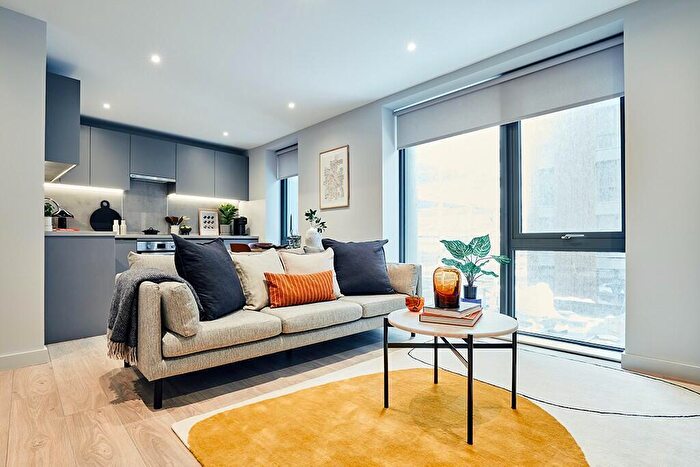 Flat To Rent In Clyde Place, Glasgow, G5