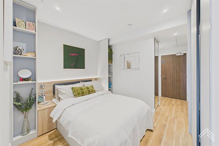 Apartment To Rent In College Road, Croydon, CR0
