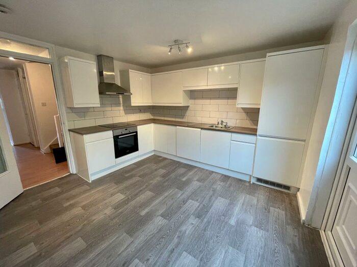 3 Bedroom House To Rent In Penryn Avenue, Fishermead, Milton Keynes, MK6