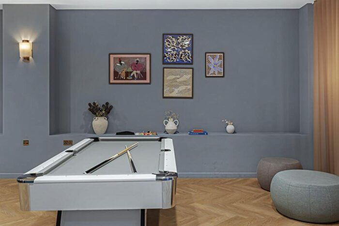 Apartment To Rent In Node Studio, E14 - Photo 8