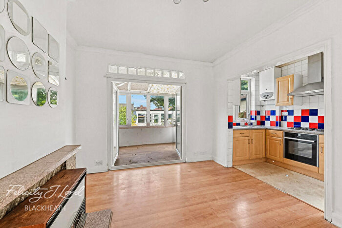 3 Bedroom Apartment For Sale In Wincrofts Drive, London, SE9