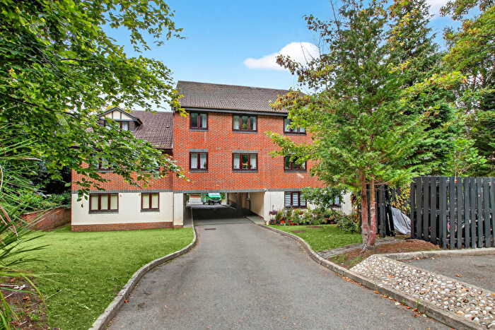 1 Bedroom Apartment For Sale In Crowthorne Road, Bracknell, RG12