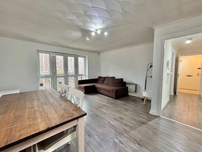 2 Bedroom Flat To Rent In The Quays, Salford Quays, Salford, M50