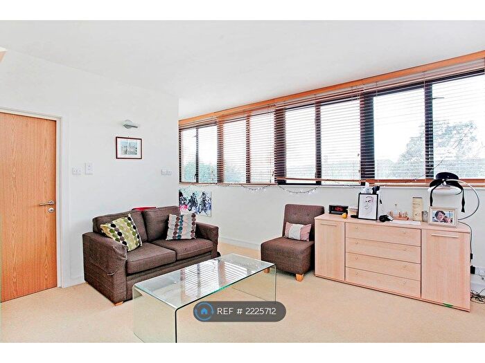 1 Bedroom Flat To Rent In Hartfield Crescent, Wimbledon, SW19