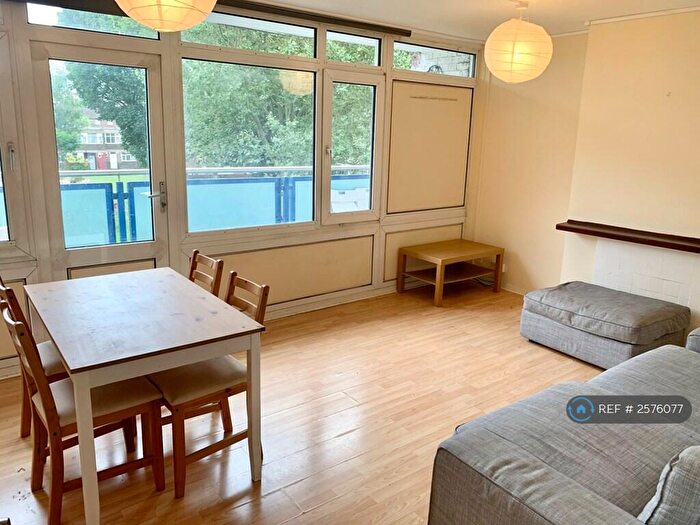 3 Bedroom Flat To Rent In Kingward House, London, E1