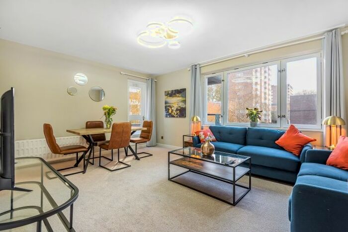 2 Bedroom Flat To Rent In Southwick Street, London, W2