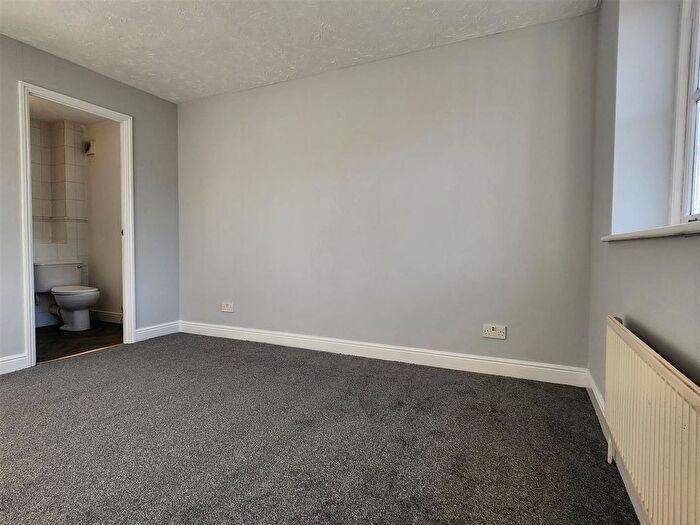 3 Bedroom Detached House For Sale In George Lovell Drive, Enfield Island Village, EN3