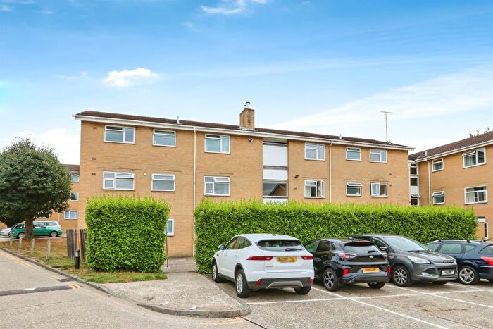 2 Bedroom Flat For Sale In Gibson Road, Poole, BH17