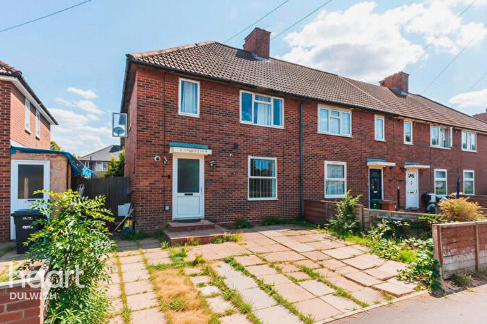 3 Bedroom End Of Terrace House For Sale In Love Lane, Morden, SM4