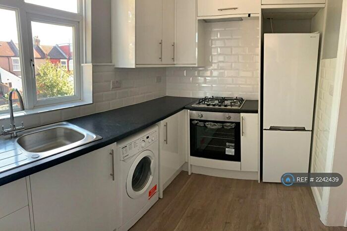 2 Bedroom Maisonette To Rent In Brampton Road, Croydon, CR0