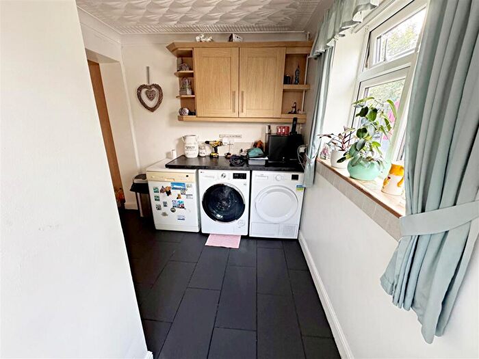 2 Bedroom Detached Bungalow For Sale In Sea Dyke Way, Marshchapel, Grimsby, East Lindsey, DN36