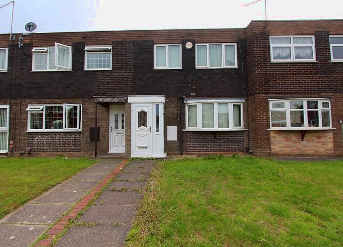 3 Bedroom Semi-Detached House To Rent In Ridge Close, Walsall, WS2