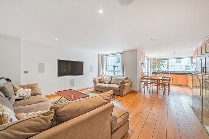 4 Bedroom Semi-Detached House To Rent In Brewery Square, Clerkenwell, London, EC1V