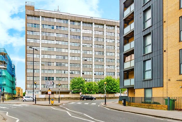 2 Bedroom Flat For Sale In Fitzroy Court, Whitehorse Road, Croydon, CR0