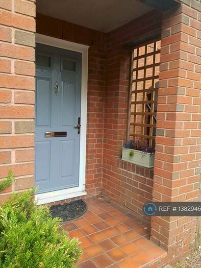 Studio To Rent In St. Peters Gardens, Wrecclesham, Farnham, GU10