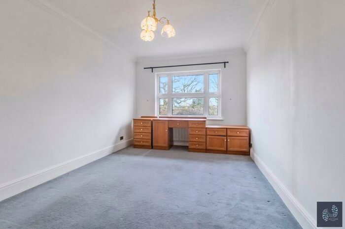 4 Bedroom Property To Rent In Southway, London, N20