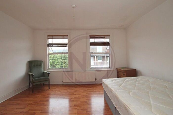 3 Bedroom Maisonette To Rent In Hornsey Road, London, N19