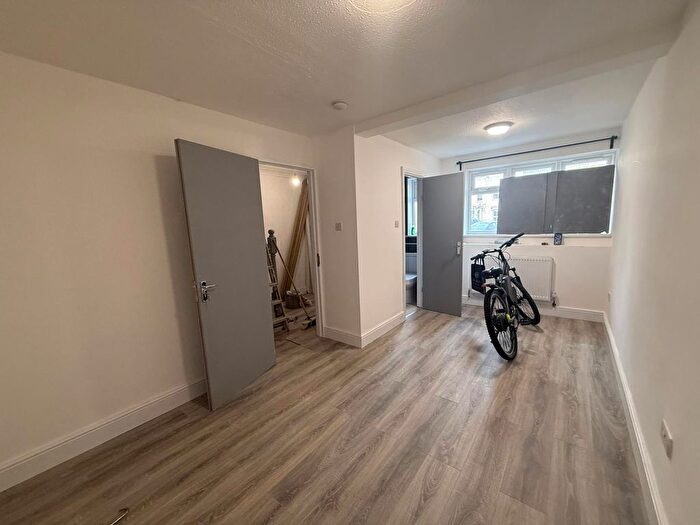 4 Bedroom Maisonette To Rent In Wager Street, London, E3